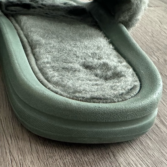 APL ATHLETIC PROPULSION LABS
SHEARLING LOGO SLIDE•FATIGUE•SIZE 9 - Picture 12 of 13